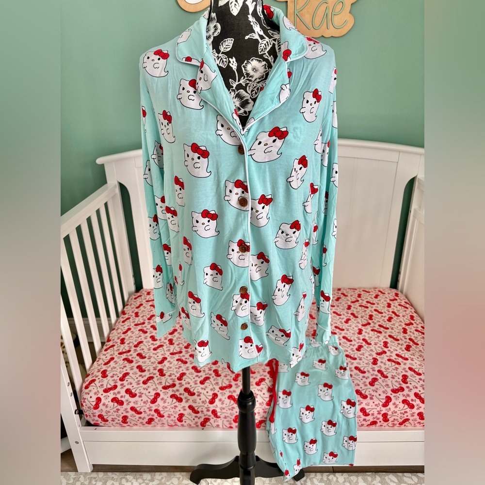 Posh Peanut x Hello Kitty Ghosts XL luxe pajamas